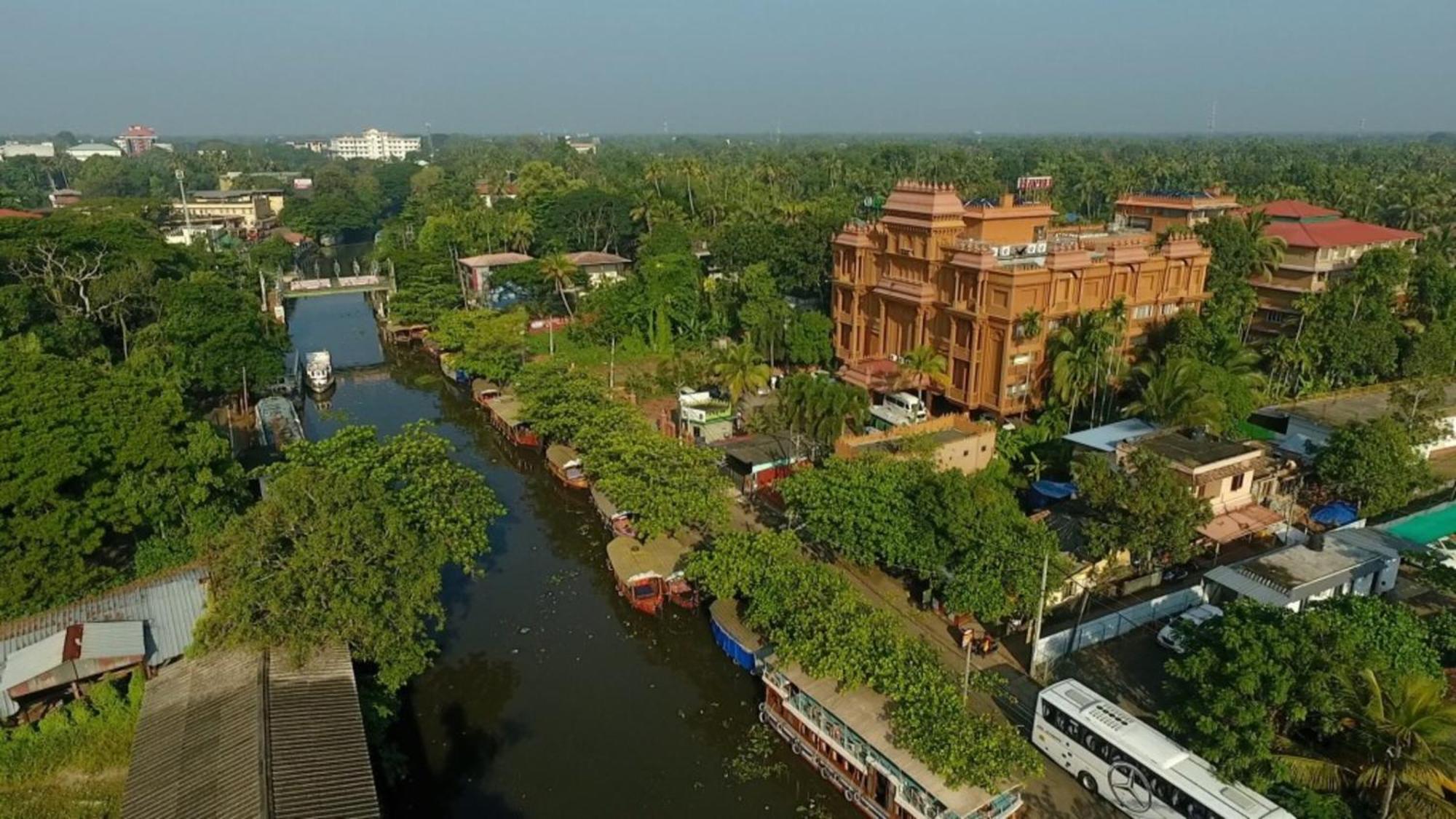 Haveli Backwater Resort Alappuzha Exterior photo